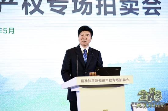 北京市商务委员会主任闫立刚