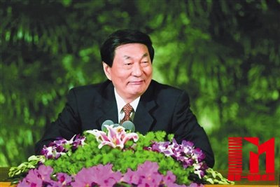 2002年3月15日,朱镕基在九届全国人大五次会议举行的记者招待会上回答中外记者提问。人民出版社供图
