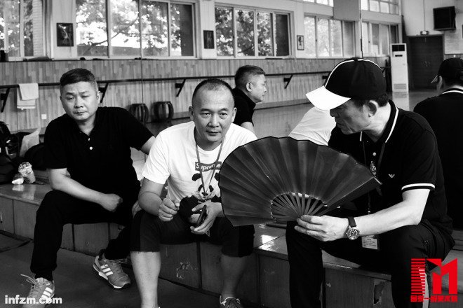 “这个不行,这完全是城乡接合部的审美、乡镇企业的审美”,这是张艺谋最对编导最常用的评价。(刘山供图/图)