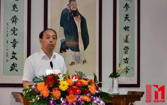湖北省人大常委会副主任周洪宇在致辞。