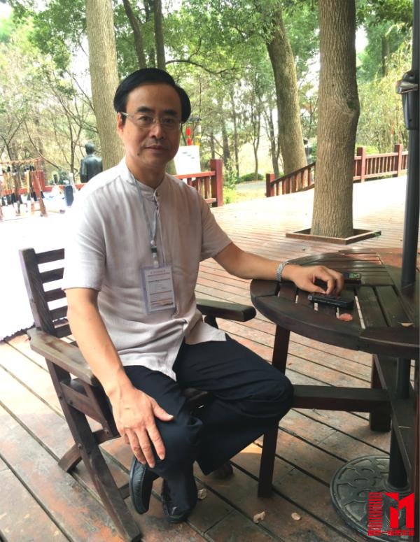 厦门筼筜书院山长王维生在接受澎湃新闻采访。