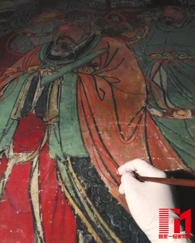 网友质疑女壁画师微博展示的修复图片存在修复问题。网络截图