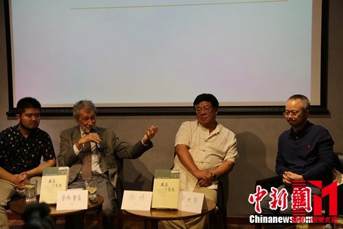中新网9月20日电当代心理分析家鲁格·肇嘉与中国学者张鸣、余世存近日在北京进行了一场主题为“发展与罪恶”的对谈。三位嘉宾从心理学、历史学、政治学等视角,就科技发展给人类带来的环境代价与深层次心灵代价、发展的扩张本质及其限制、神话等古典意象中蕴含的文明重构力量等畅聊。
