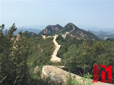 锥子山长城大毛山段修缮后。新京报记者 刘子珩 摄