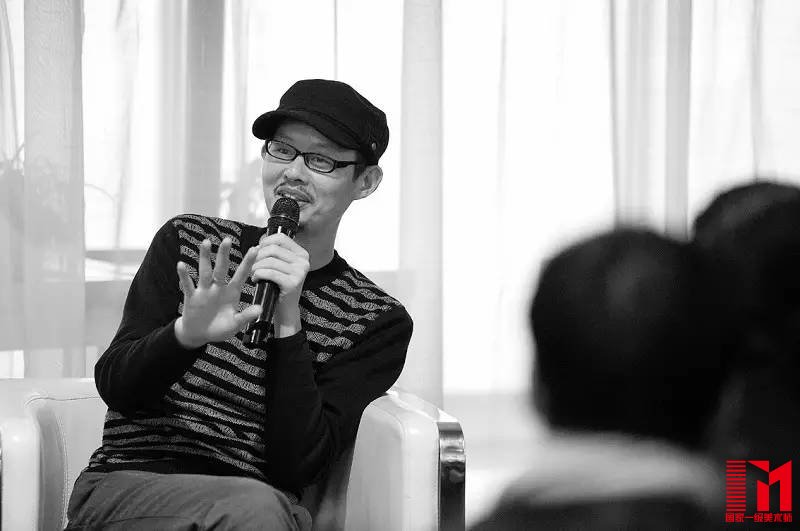 胡赳赳先生家学渊源,其曾祖父师从熊十力、马一浮,民国时为复性书院教务长,是马一浮学派的中坚力量。胡赳赳秉承家学,幼年时即习诗学文,少年时代学医,大学毕业后投身传媒界,先后任职国内重要媒体,出版有随笔集《北京的腔调》、《北京的味道》、《中国的倒影》;艺术批评集《空,欢喜》;另有诗集《玄的弦》等。