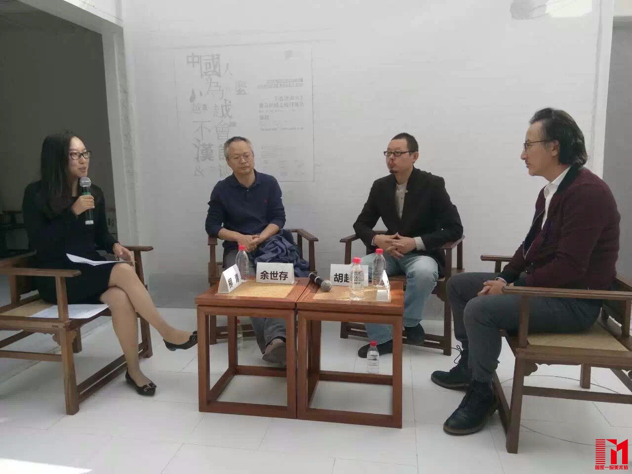 2014年,胡赳赳先生主持修复出版了“百年语文第一书”《澄衷蒙学堂字课图说》,使这部距今110多年的小学语文教科书重新回到世人面前。他为此撰写了重要的导论《回到原典》。