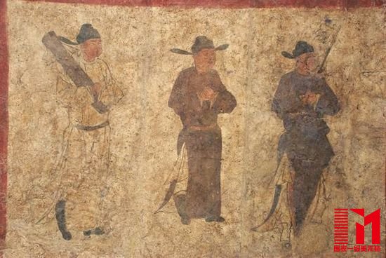 在墓中装饰乐舞壁画的习俗,是中国古代“事死如事生”丧葬观念的产物。图为洛阳孟津县新发掘的五代墓甬道东壁壁画。