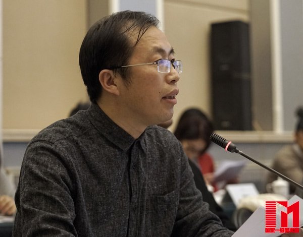 中国文化书院院长助理、人居文化委员会常务副主任江力主持研讨会