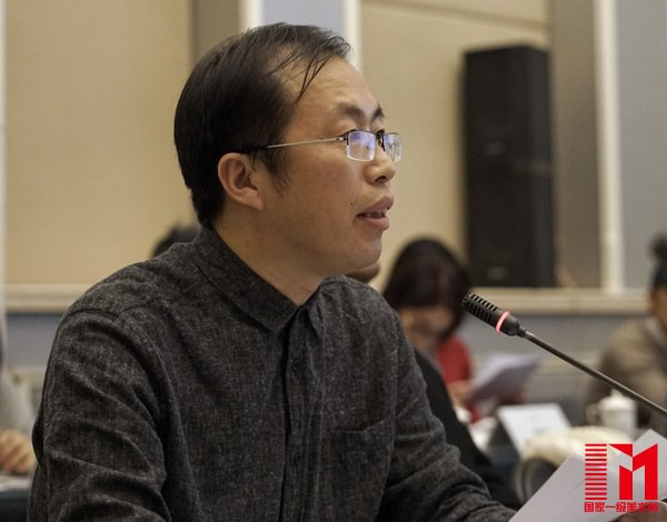中国文化书院院长助理、人居文化委员会常务副主任江力主持研讨会