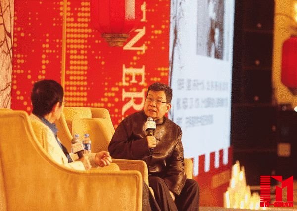 著名媒体人杨锦麟就“我们这个时代的诗歌与阅读”对诗人北岛进行现场访问